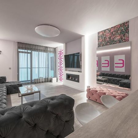 クライペダSky Deep Jacuzzi 30 Floorアパートメント エクステリア 写真