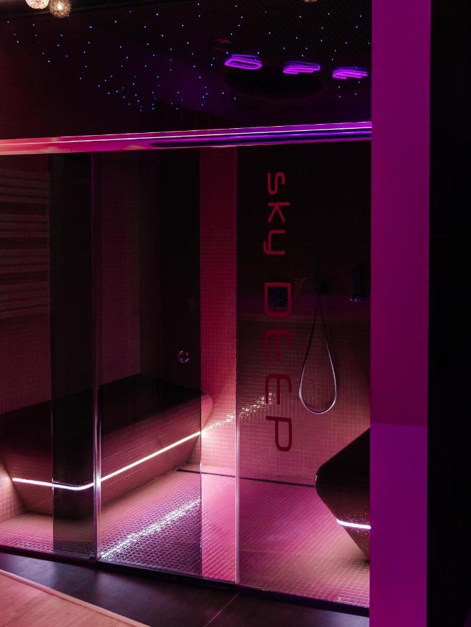 クライペダSky Deep Jacuzzi 30 Floorアパートメント エクステリア 写真