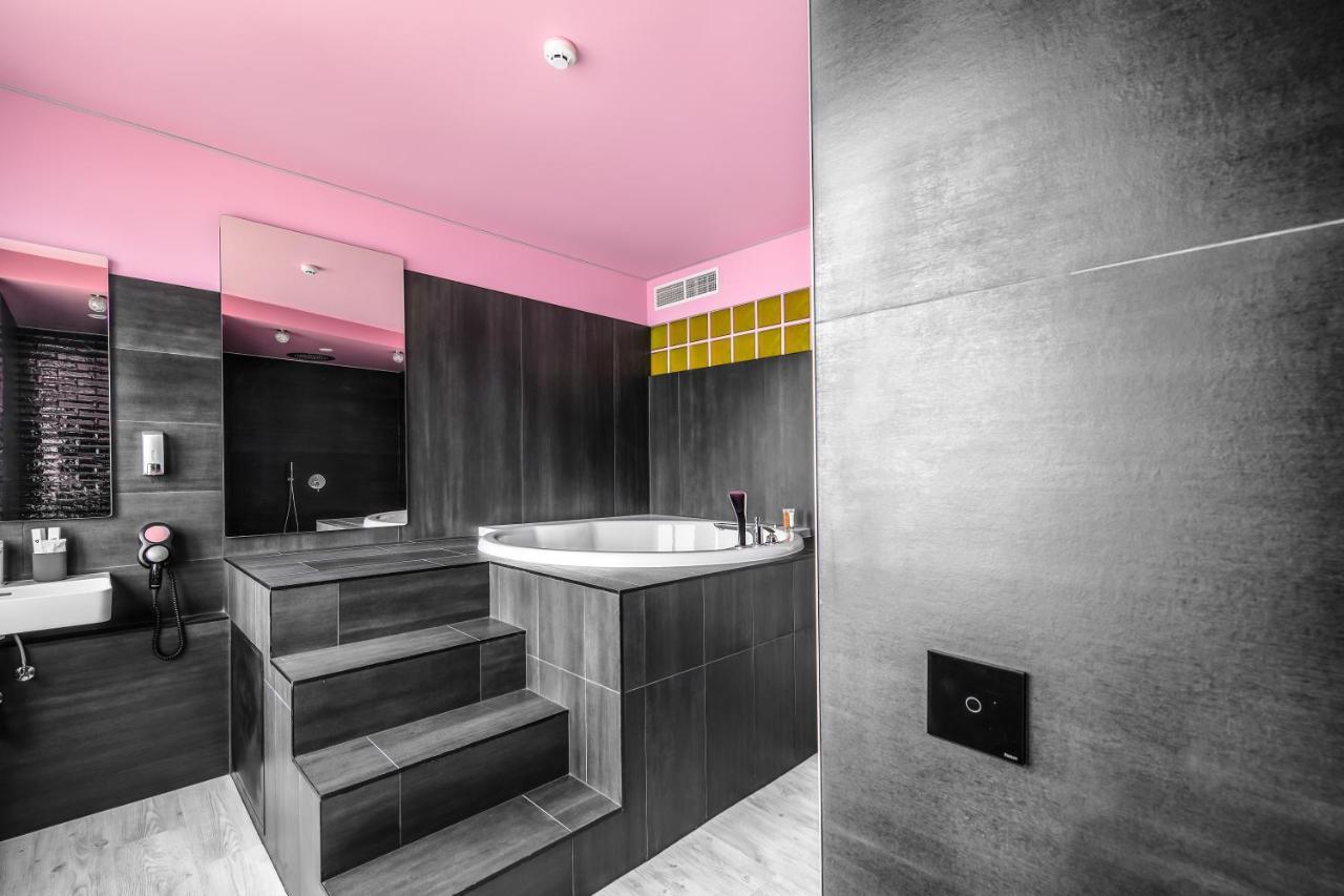 クライペダSky Deep Jacuzzi 30 Floorアパートメント エクステリア 写真
