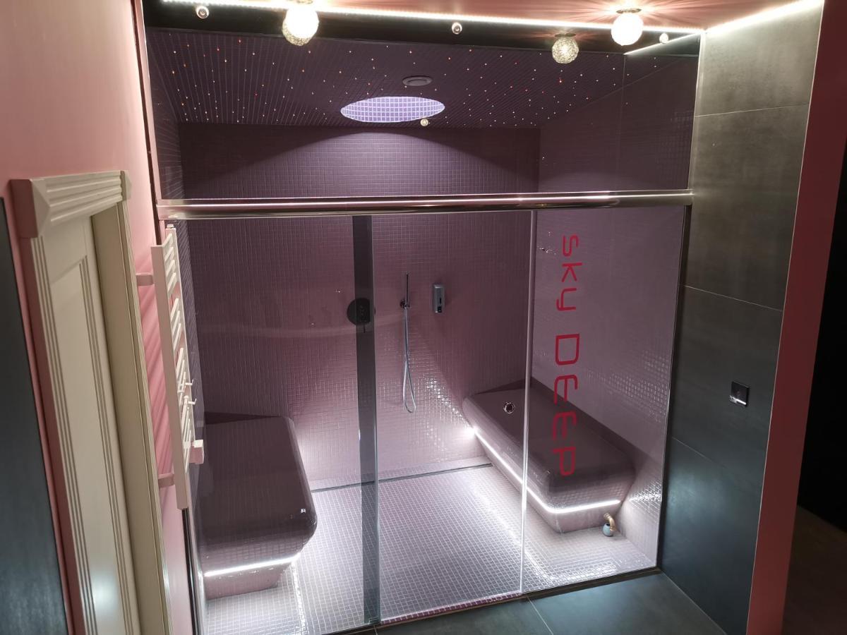 クライペダSky Deep Jacuzzi 30 Floorアパートメント エクステリア 写真