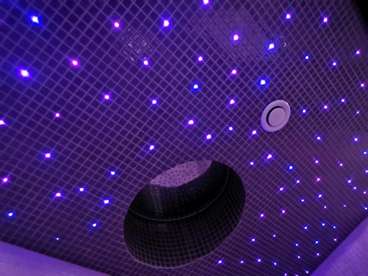 クライペダSky Deep Jacuzzi 30 Floorアパートメント エクステリア 写真