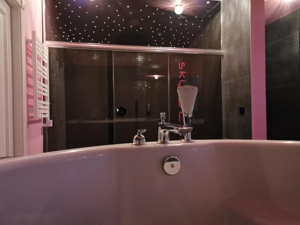 クライペダSky Deep Jacuzzi 30 Floorアパートメント エクステリア 写真